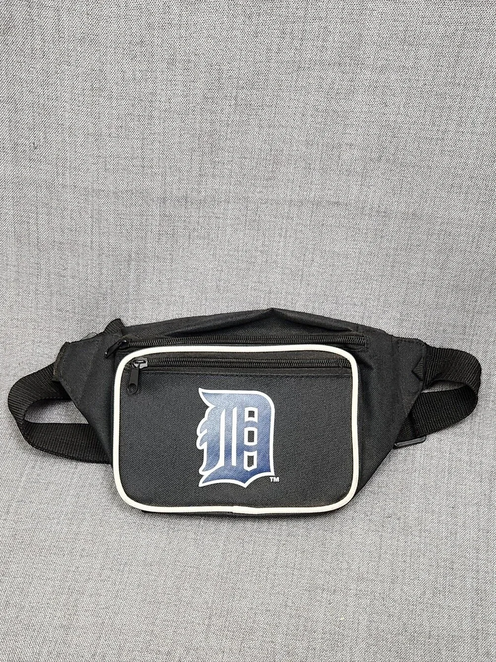 Detroit Tigers MLB Black Logo Cross Body/ Fanny Pack. - Picture 1 of 5